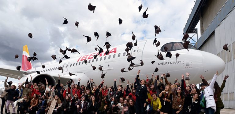 Presentación del Airbus A320neo de Iberia llamado "Amelia Earhart".