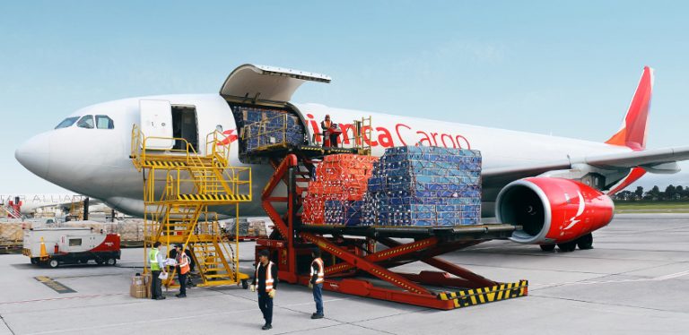 Airbus A330F de Avianca Cargo transportando flores.