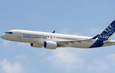 Airbus A220 en vuelo.