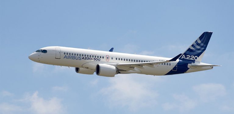 Airbus A220 en vuelo.