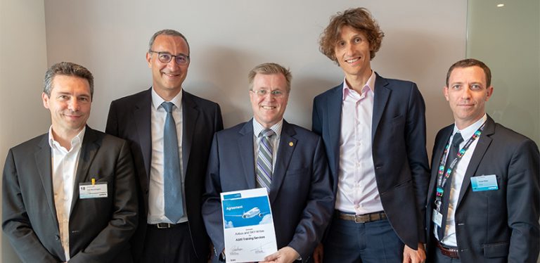 Acuerdo entre Airbus y SKY Airline para Centro de Formación de Pilotos.