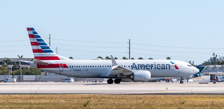 Boeing 737 MAX 8 de American Airlines en el Aeropuerto de Miami.