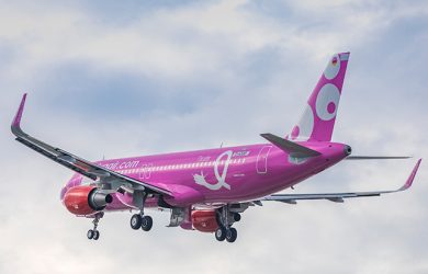 Airbus A320 Rosa de Viva Air en vuelo.