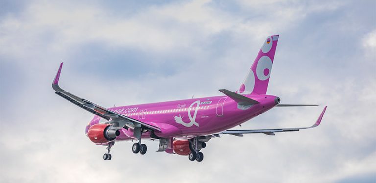 Airbus A320 Rosa de Viva Air en vuelo.