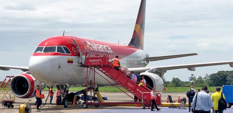 Airbus A318 de Avianca en el Aeropuerto Vanguardia de Villavicencio.