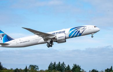 Boeing 787 de EgyptAir despegando de Seattle.