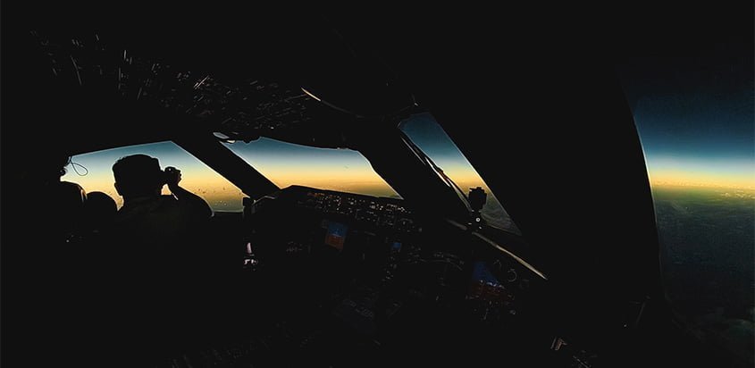 Cabina del Boeing 787 de LATAM Airlines durante el Eclipse Total de Sol de Julio de 2019.