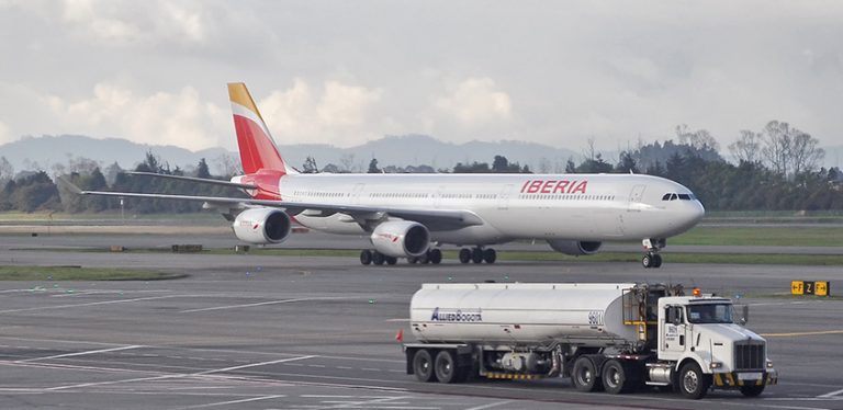 Airbus A340-600 de Iberia en Bogotá.