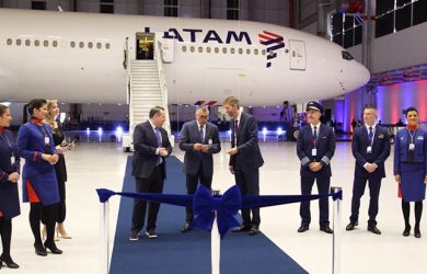 Presentación del primer Boeing 777 de LATAM Airlines con nuevas cabinas.