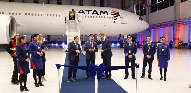 Presentación del primer Boeing 777 de LATAM Airlines con nuevas cabinas.