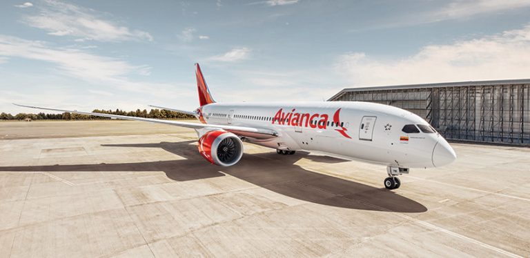 Boeing 787-8 de Avianca en el recinto de prueba de motores.