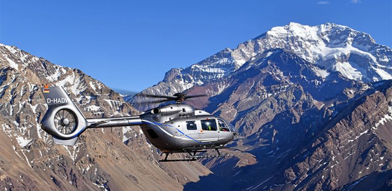 Airbus H145 aterrizando en el Aconcagua.