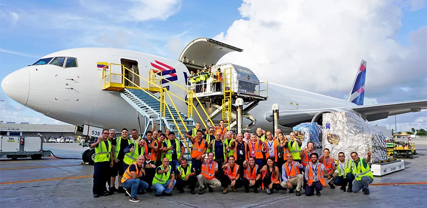 Boeing 767-300F de LATAM Cargo transportando ayuda humanitaria a Bahamas.