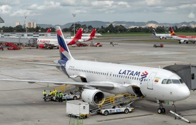 Airbus A320 de LATAM Airlines en Bogotá.