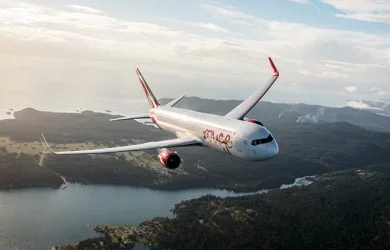 Boeing 767-300ER de Air Canada Rouge en vuelo.