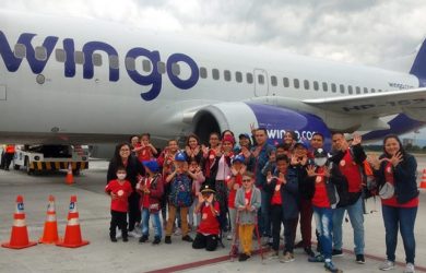 Niños que conocieron el mar con Wingo y Sanar.