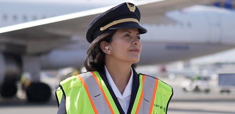 Claudia Zapata, piloto de United Airlines.