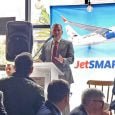 Estuardo Ortiz, CEO de JetSmart, anunciando la llegada al país de la aerolínea.