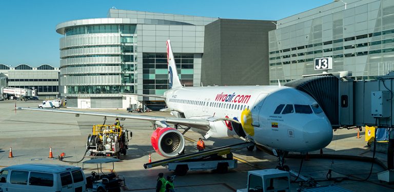 Airbus A320 de Viva Air en el Aeropuerto Internacional de Miami.