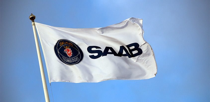 Logo de Saab en su bandera.
