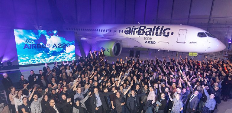 Entrega del Airbus A220 No.100.