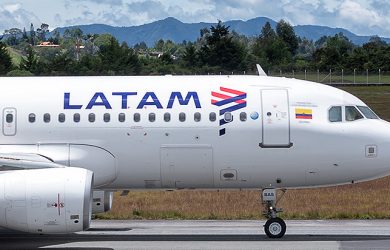 Airbus A320 de LATAM Airlines Colombia en Medellín.