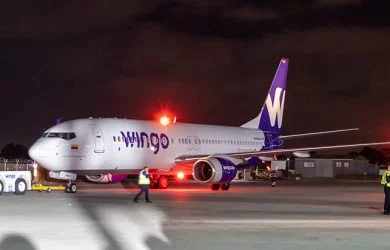 Bautizo al primer Boeing 737-800 de Wingo.