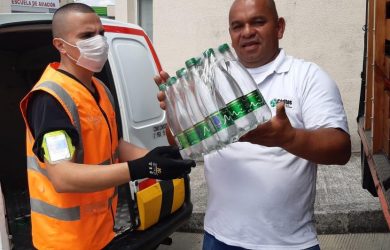 Entrega de alimentos de Avianca.