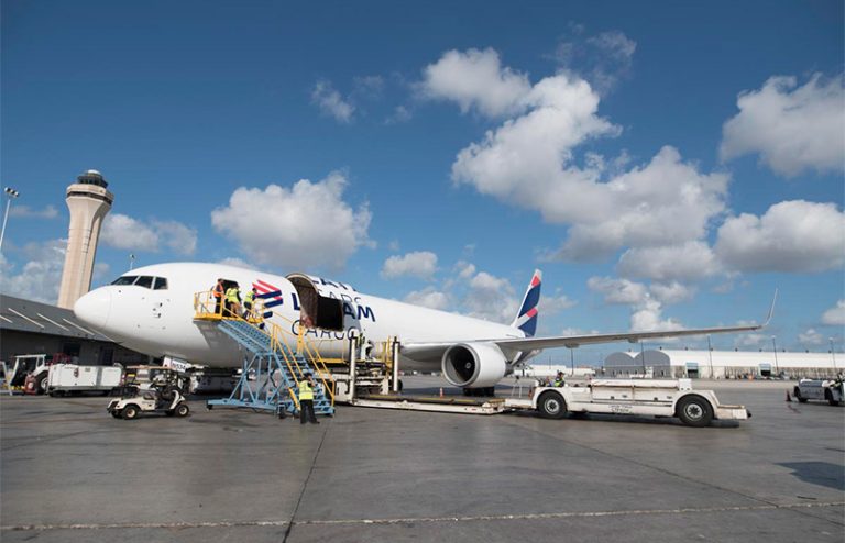 Boeing 767-300F de LATAM Cargo en Miami.