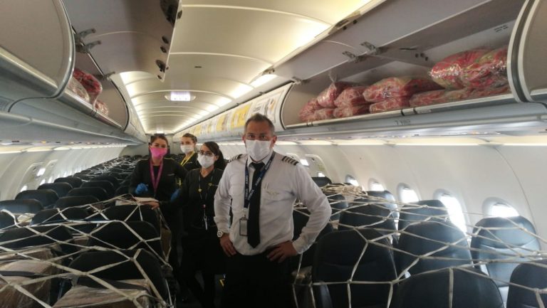 Transporte carga humanitaria de Viva Air.