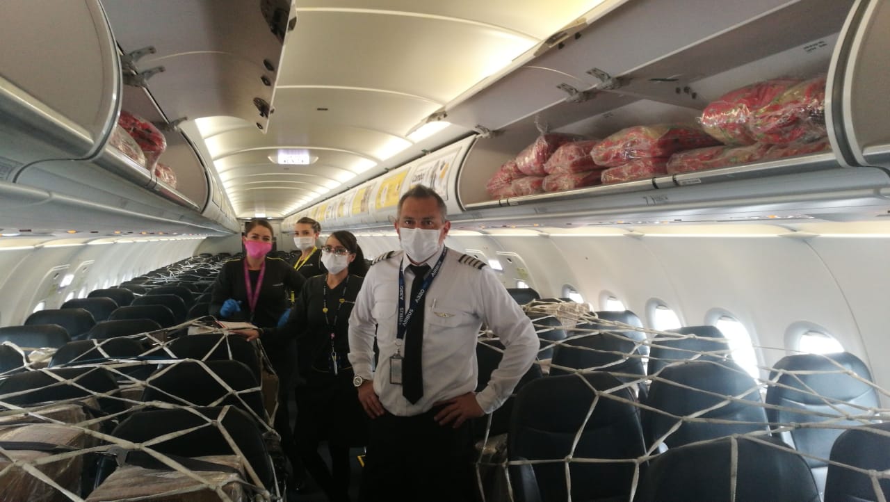 Transporte carga humanitaria de Viva Air.