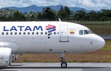 Airbus A320 de LATAM Airlines en Medellín.