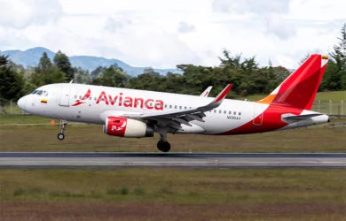 Airbus A319 de Avianca aterizando en Medellín.