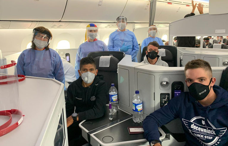 Deportistas colombianos del "vuelo del deporte" de Avianca.