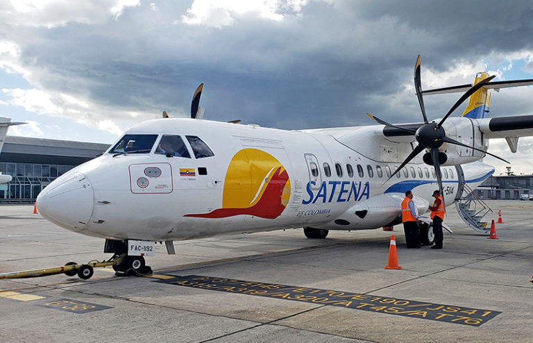 ATR 42-600 de SATENA en el Terminal Puente Aéreo.