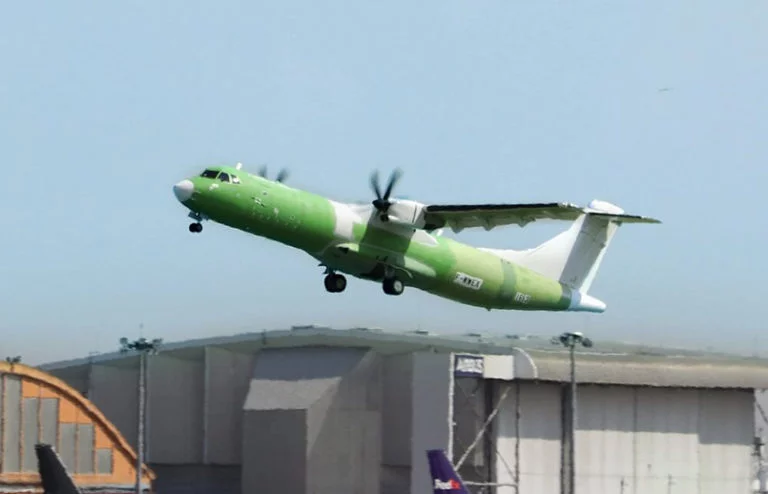 Primer vuelo del ATR 72-600F.