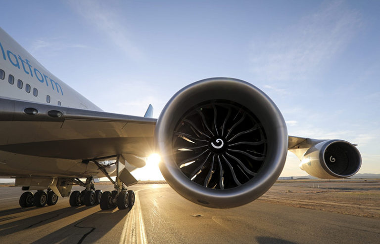 Motor GE9X del Boeing 777X en un Boeing 747.
