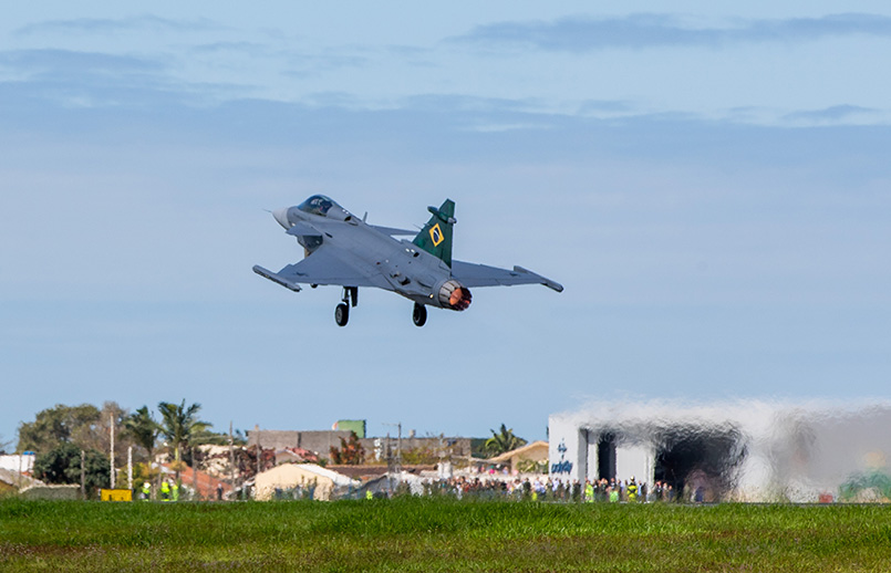 Primer vuelo del Gripen E en Brasil.