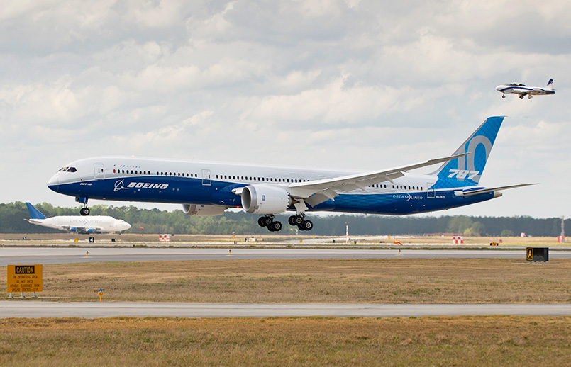 Boeing 787-10 aterrizando en Charleston, Carolina del Sur.