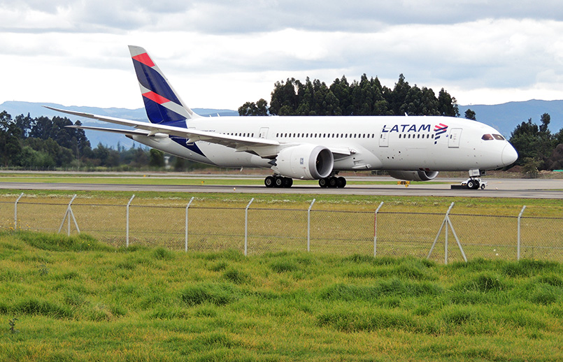 Boeing 787-8 de LATAM Airlines en Bogotá.