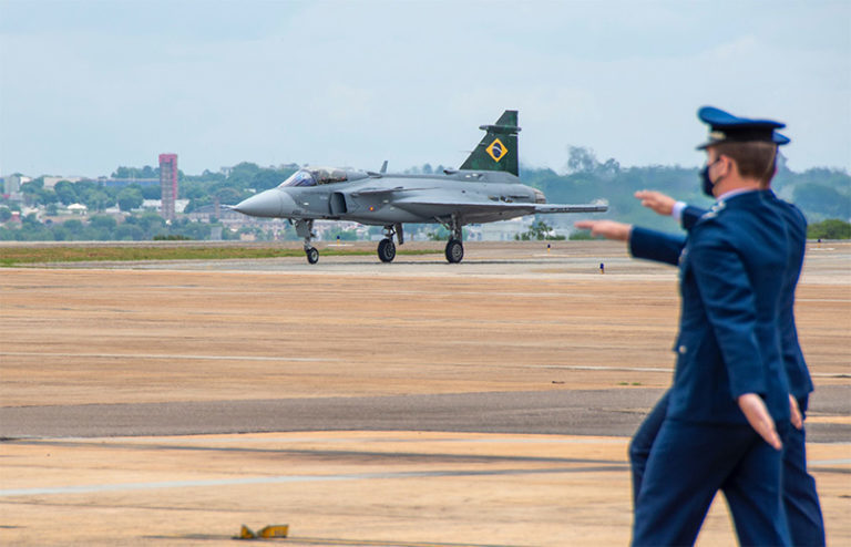 Presentación oficial del Gripen E de Saab en Brasil a la FAB.