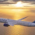 Boeing 787-10 de United Airlines en el atardecer.