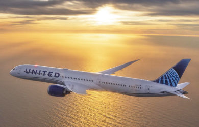 Boeing 787-10 de United Airlines en el atardecer.