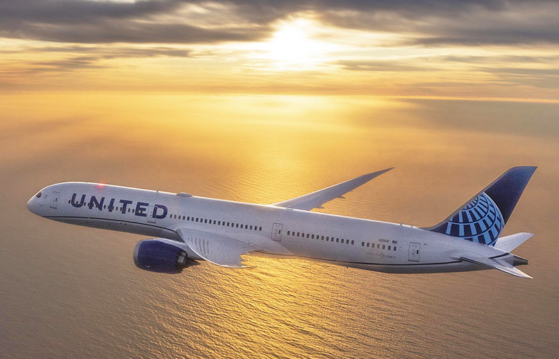 Boeing 787-10 de United Airlines en el atardecer.