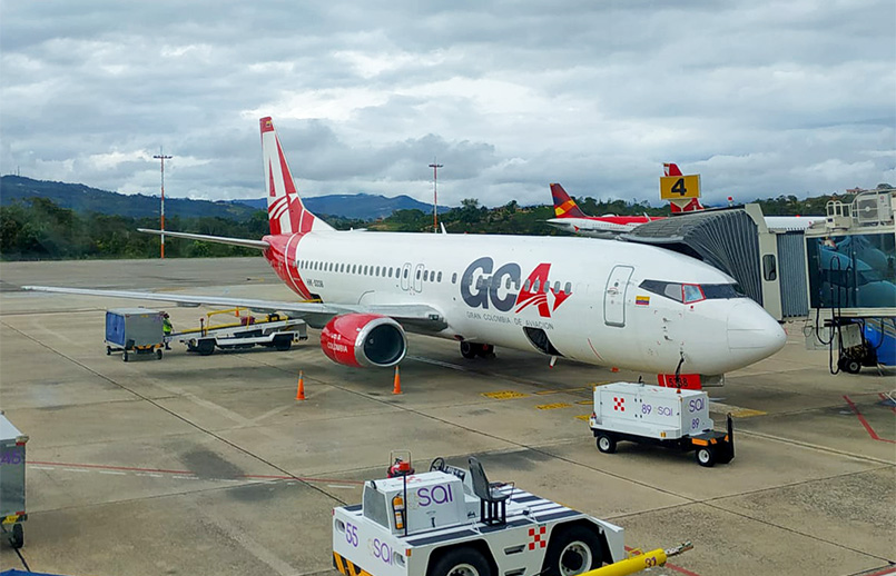 Boeing 737-400 de GCA Airlines en el Aeropuerto Palonegro de Bucaramanga.