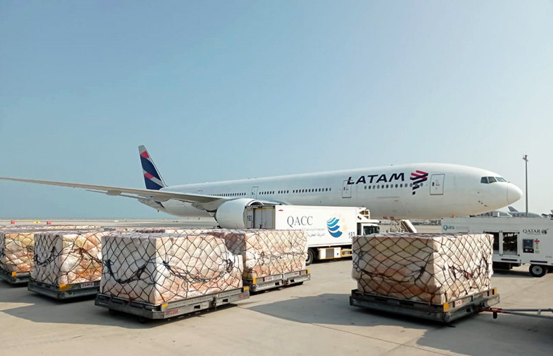 Boeing 777-300ER de LATAM Airlines en Doha, Qatar.