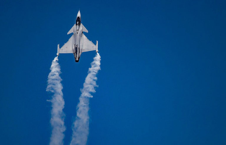 Saab Gripen C en vuelo.