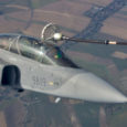 Reabastecimiento aéreo en vuelo del Saab Gripen.