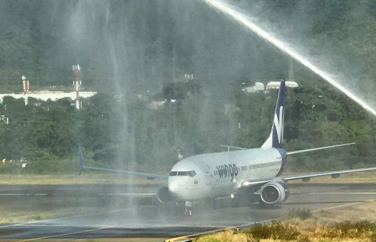 Bautizo al vuelo inaugural de Wingo entre Bogotá y Santa Marta.
