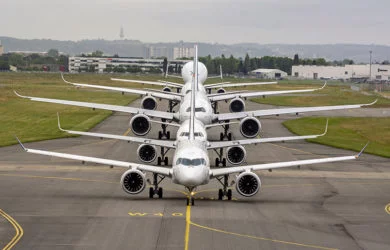 Familia de aviones de Airbus en formación.